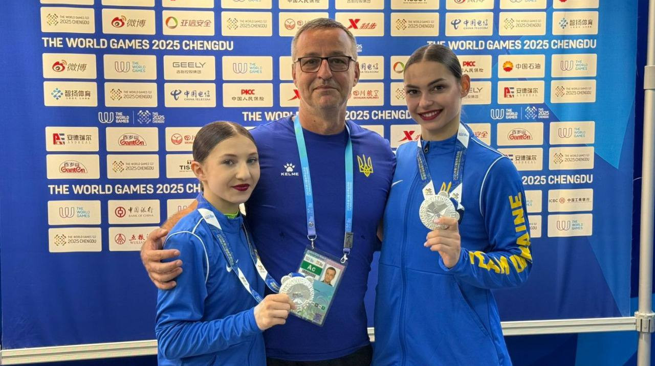 Рузанна Вечерук (ліворуч) та Ангеліна Чернявська (праворуч)