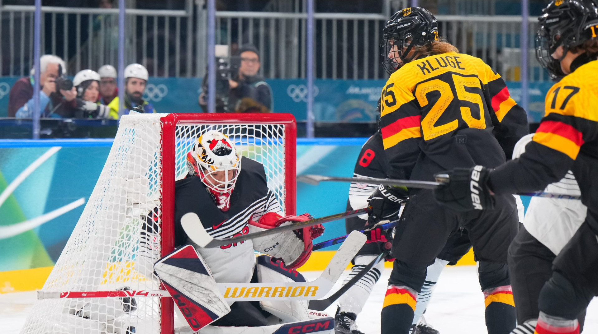 Німеччина розгромила Японію та здобула першу перемогу на Олімпіаді-2026