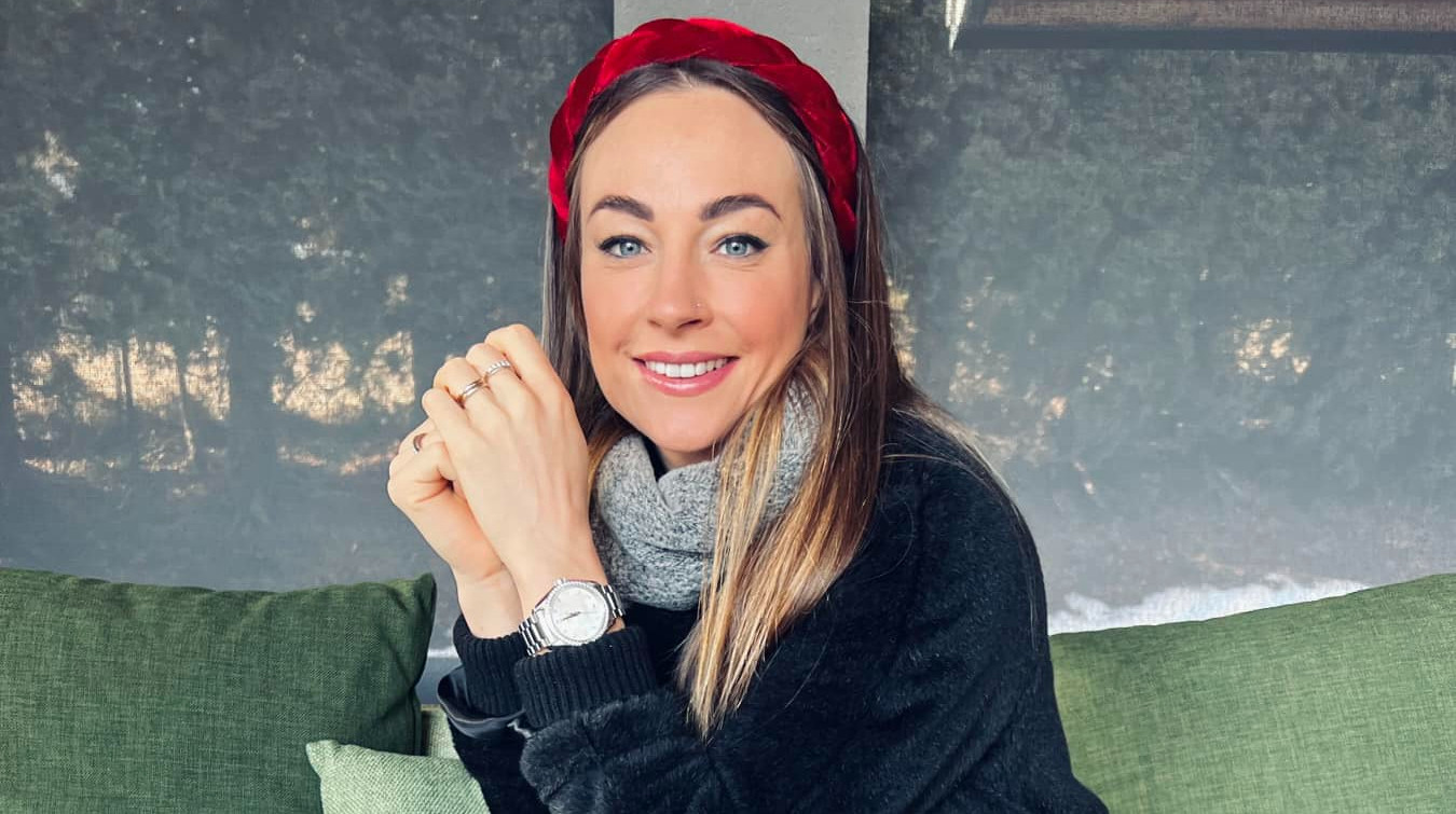 В платье, счастливая и на чьих-то плечах: Вирер зажгла на вечеринке по случаю завершения карьеры