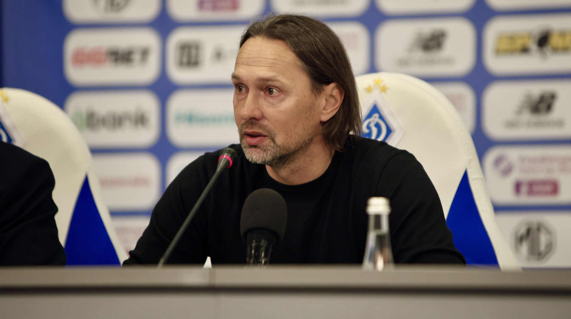 Тут болото: тренер Динамо вступив у перепалку з фанатом Буковини