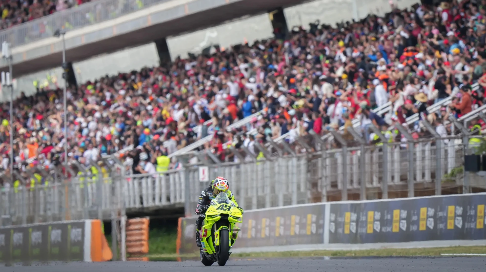 Ді Джанантоніо здобув перемогу в драматичному Гран-прі MotoGP у Барселоні