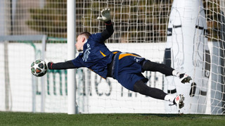 Lunin Airlines: украинский голкипер затроллил звезду Реала после сейва на тренировке