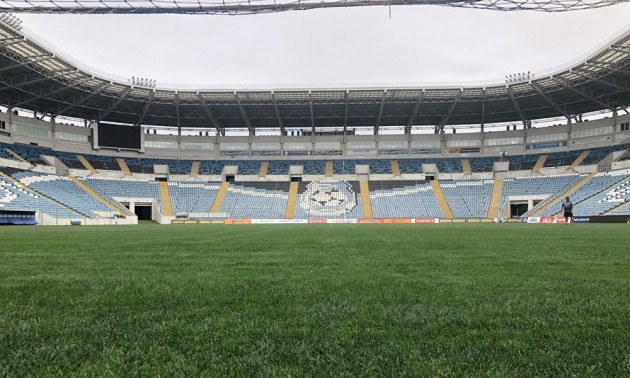 Газон стадіону в Одесі змінив жовтий колір на зелений. ФОТО