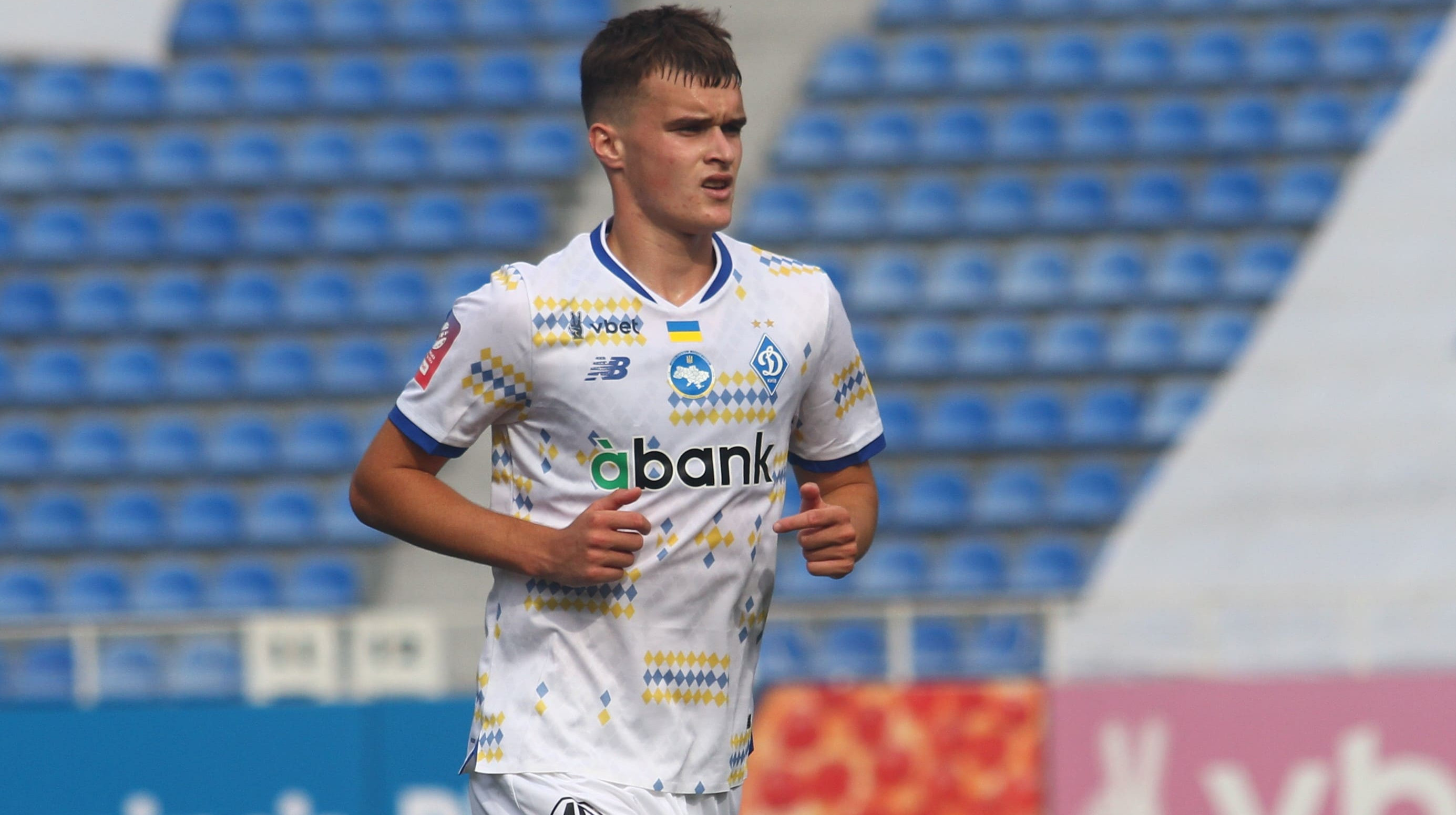 Журналіст назвав клуби Бундесліги, які проявляють інтерес до захисника київського Динамо