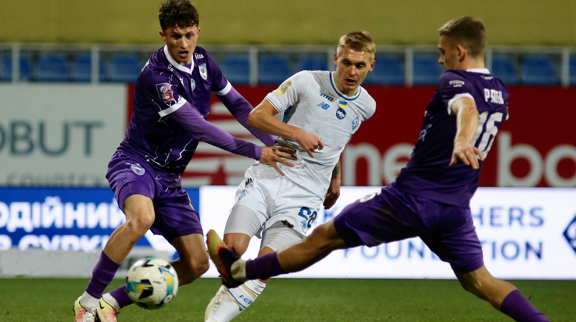 Сенсаційний ЛНЗ, стабільний Шахтар та погром в Олександрії. Підсумки 12 туру УПЛ