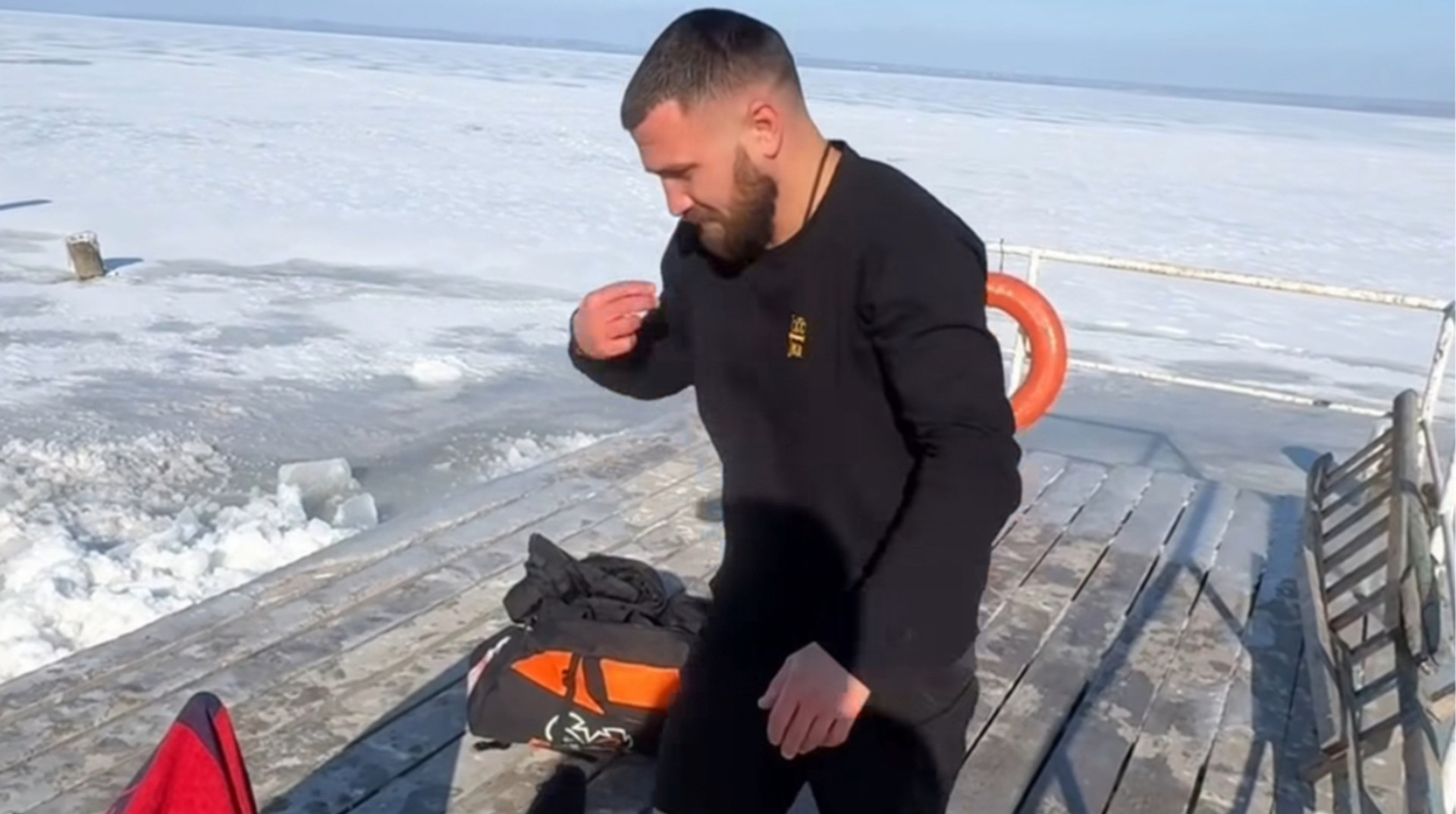 Нічого нового: Ломаченко привітав фанатів із Хрещенням Господнім 19 січня