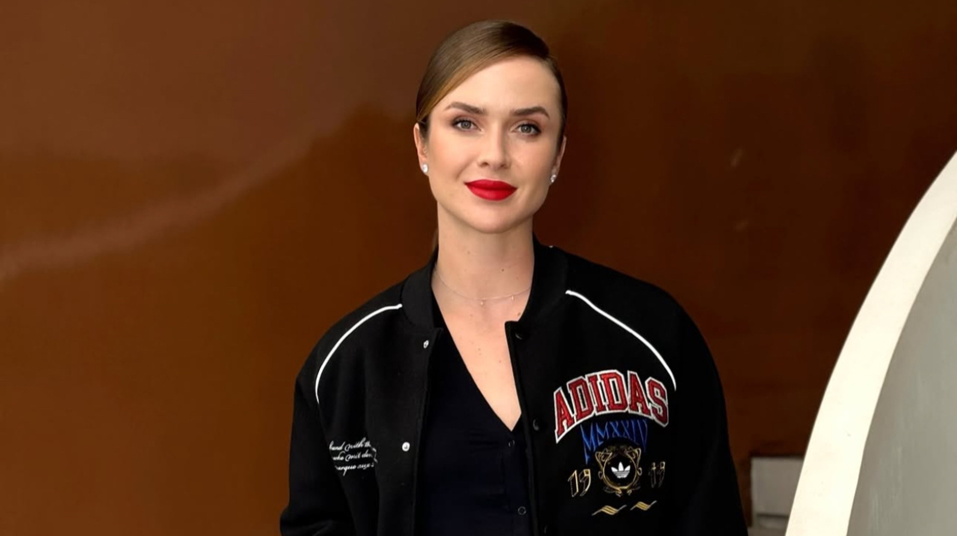 Сімейний кадр дня: Світоліна зворушила мережу фото доньки з бабусею в літаку