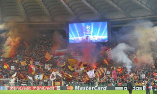 Масова бійка між фанатами ЦСКА та Роми в Москві. ВІДЕО