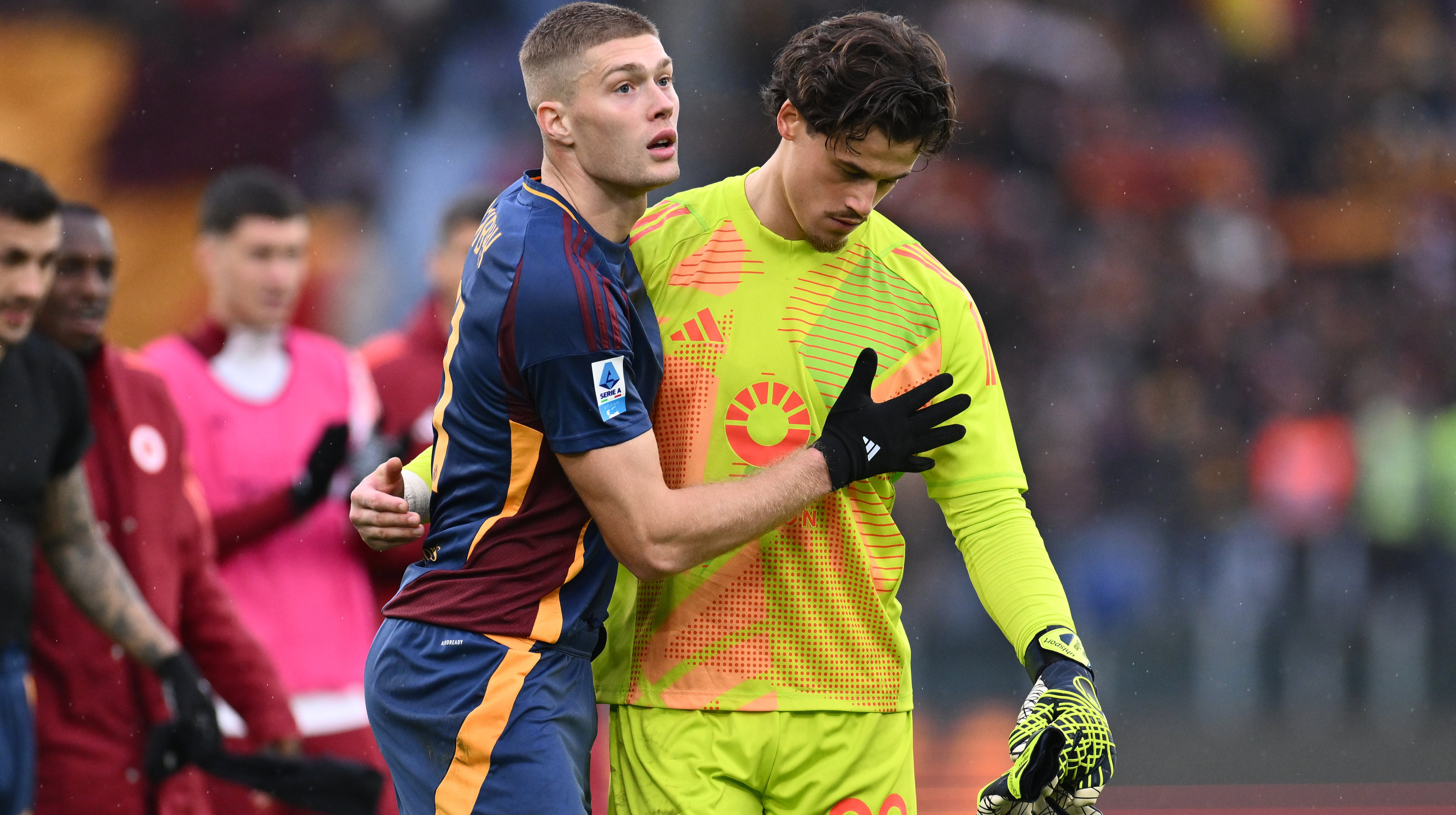 Одноклубник Довбика согласовал новый контракт с Ромой