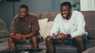 Не стал долго грустить: звездный форвард после провала медосмотра в Милане стримил в Тиктоке онлайн-шутер