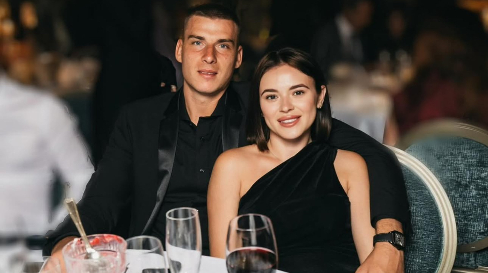 Любить капітана більше, ніж дружину: Лунін став героєм мемів після прощальної церемонії Васкеса