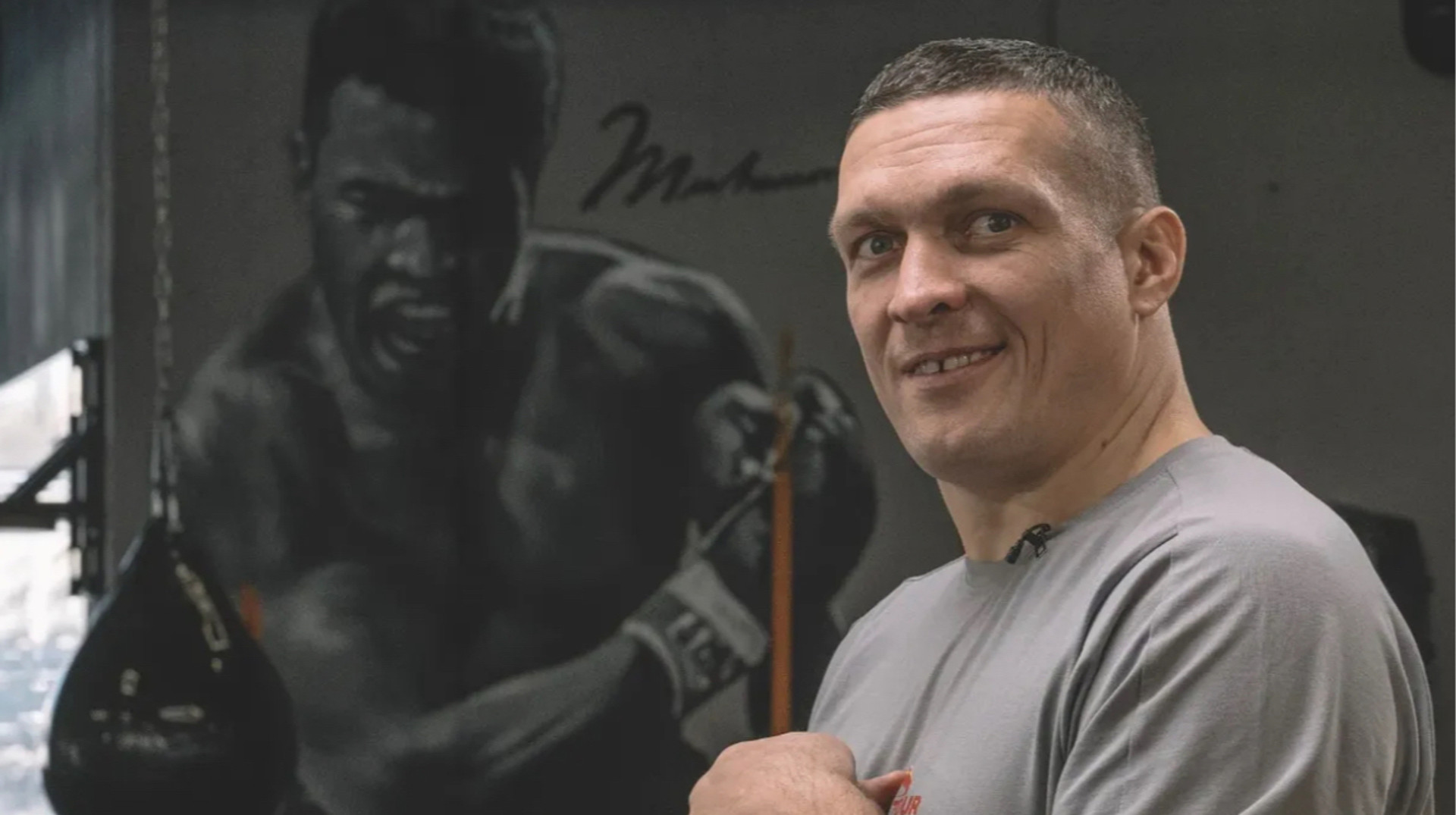 Усик освоює новий спорт у Таїланді: український чемпіон показав, як грає в падел