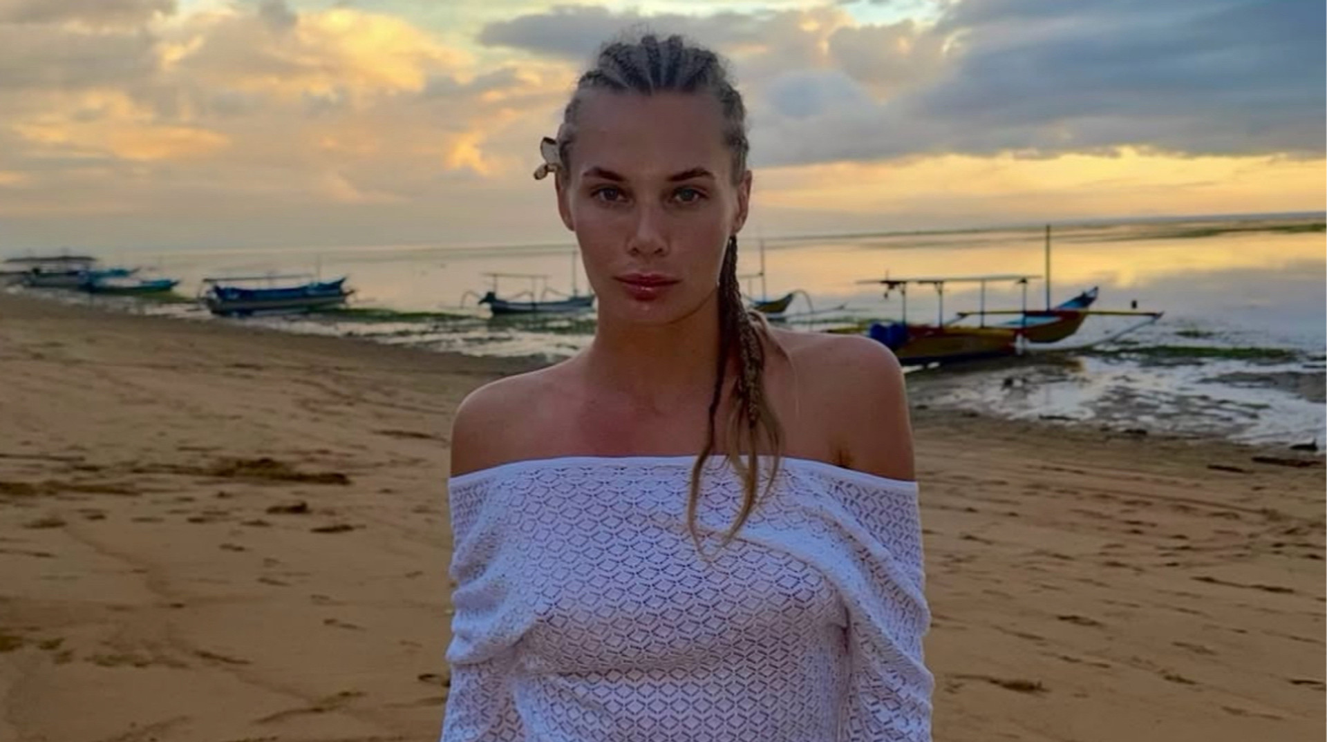 Ястремська поділилася гарячими знімками біля моря з відпочинку на Балі