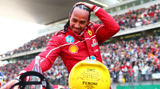 Фініш на трьох колесах, битви з Ферстаппеном та Феррарі: найяскравіші перемоги сера Льюїса Гамільтона