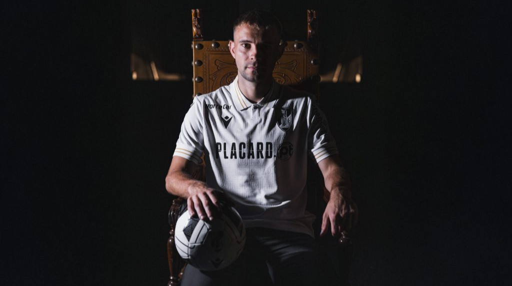 Відомий португальський клуб оголосив про підписання українського захисника