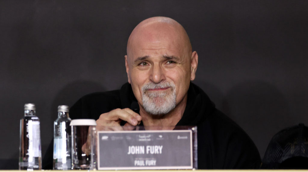 Нокаутував би своїм статевим членом: батько Ф’юрі висловився про бій Джошуа та Пола