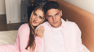 Судаков із вагітною дружиною зачарували шанувальників новою фотосесією