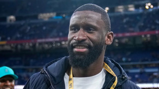 Кинувся під машину, щоб отримати автограф: зірка Реала жорстко поспілкувався із горе-фанатом