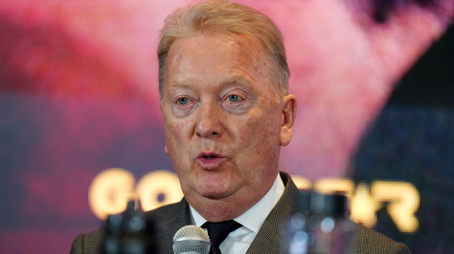 Уоррен оценил вероятность боя Фьюри – Уордли