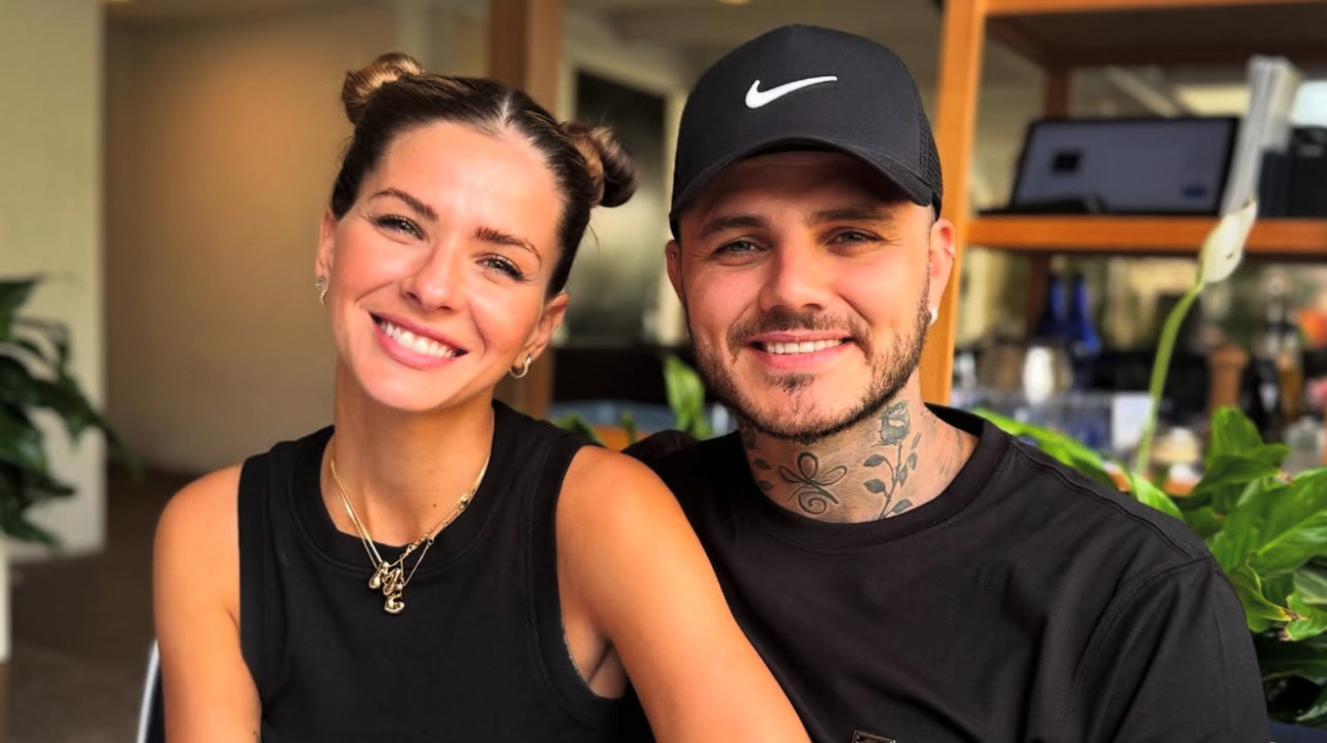 Известный футболист намекнул на помолвку с моделью, с которой изменил бывшей жене