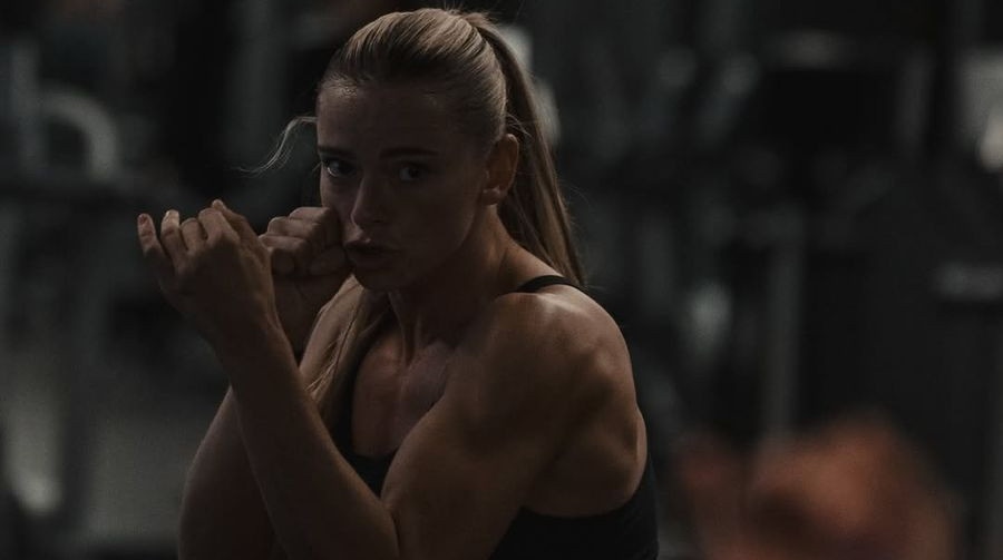 Одна з найкрасивіших боксерок світу брутально нокаутувала суперницю