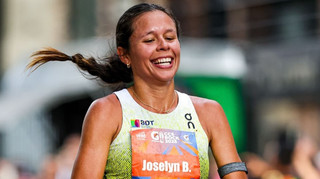 Вагітна чемпіонка світу шокувала світ: дуатлоністка пробігла 10 км на сьомому місяці вагітності