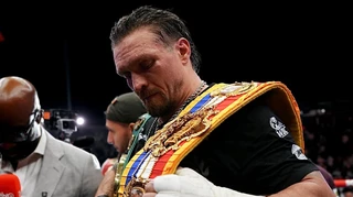 Не хотів, щоб вам було нудно: Усик зухвало прокоментував важку перемогу над Верховеном