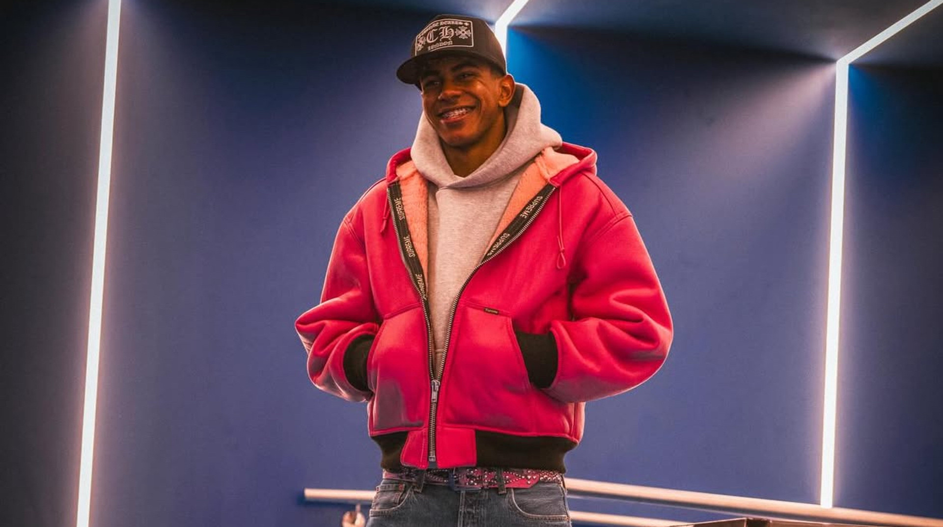 Пришлось удалять комментарий: звезда Барселоны отреагировал на фото известной актрисы с эротическим подтекстом