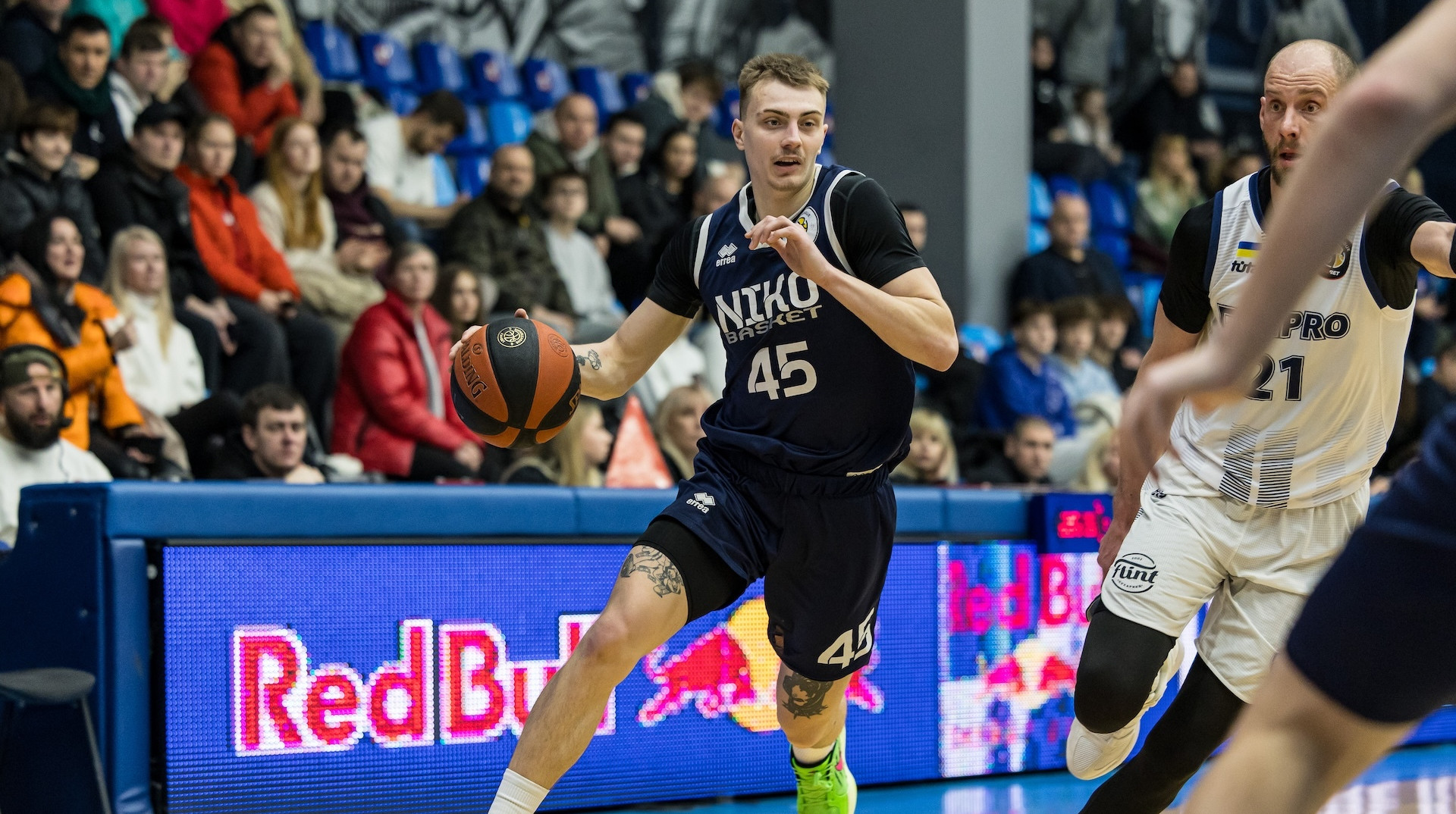 Нико-Баскет продлил контракт с лидером