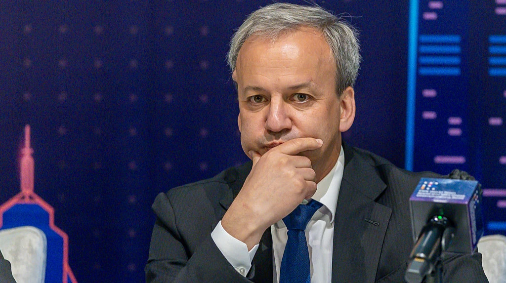 Дворкович объявил о временной отставке с поста президента ФИДЕ после введения санкций