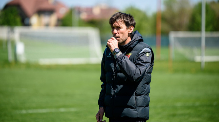 Аутсайдер Первой лиги остался без главного тренера