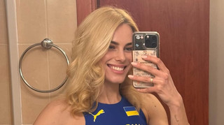 Левченко вразила фанатів ефектним відео з піщаних дюн у купальнику