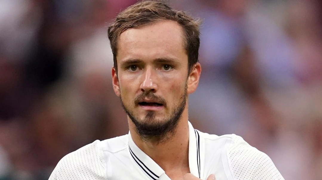 Росіянин Медведєв отримав штраф за знищену ракетку в ганебно програному матчі