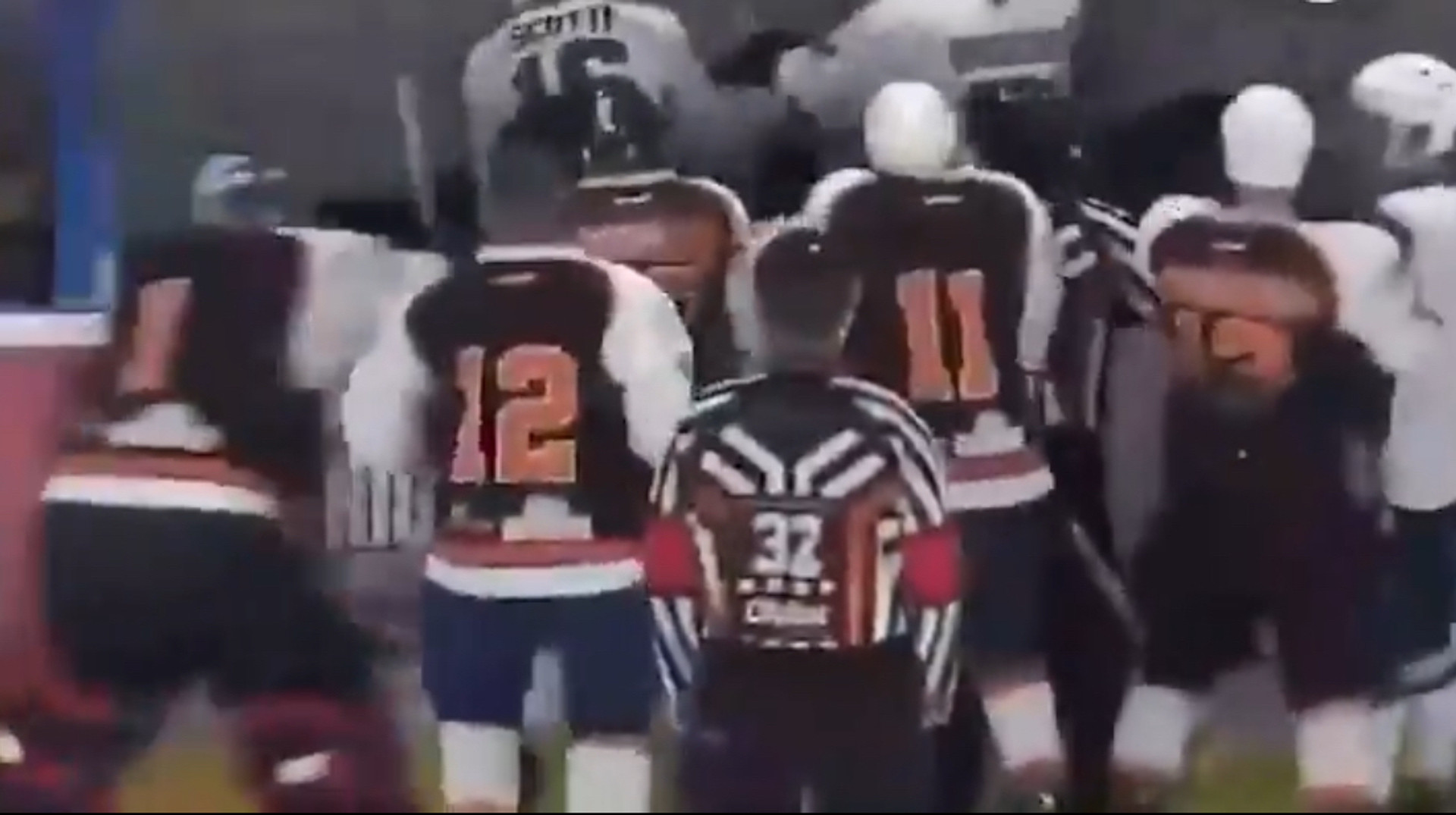 Назвали тренера российским оккупантом: в Латвийской хоккейной лиге произошла массовая драка