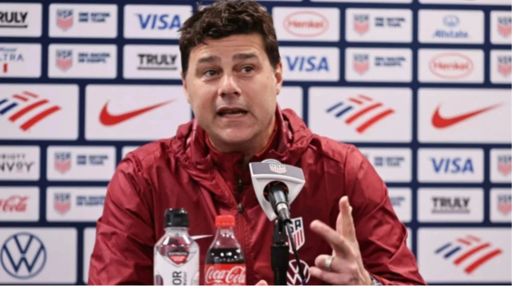 Фанати Тоттенгема прямо у літаку благали Почеттіно повернутись у клуб