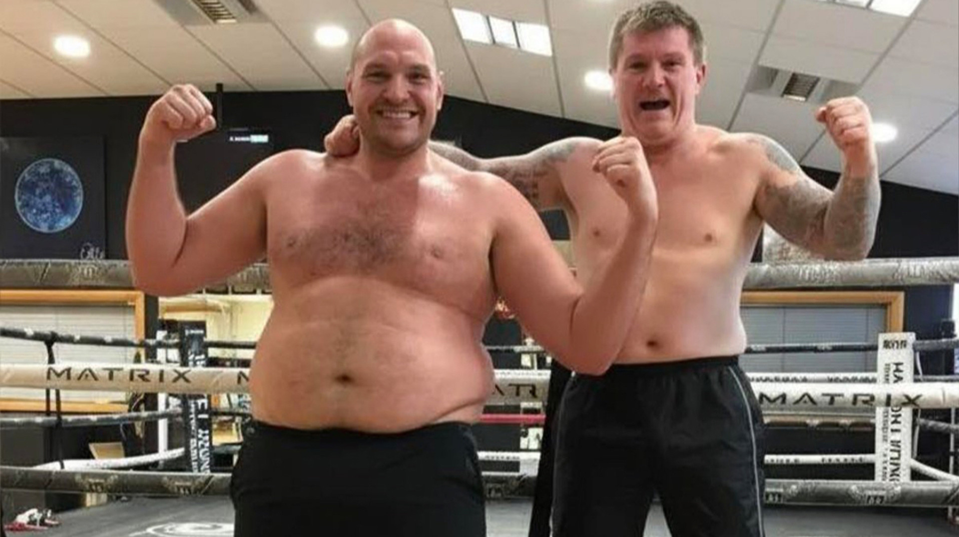 Ф'юрі вийшов на бій проти Махмудова у шортах на честь легендарного загиблого боксера