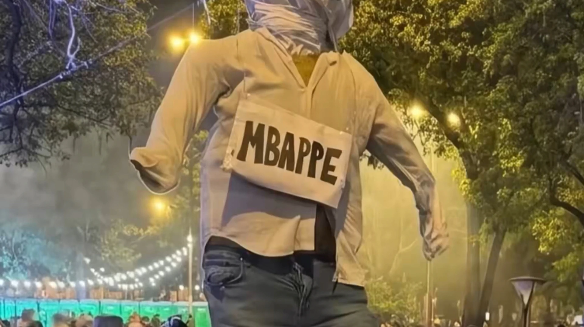 Фанаты сожгли чучело Мбаппе: в Парагвае жестоко отомстили французу после вылета из ЧМ