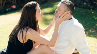 Жена Усика поделилась нежной фотосессией с Александром в честь Дня влюбленных