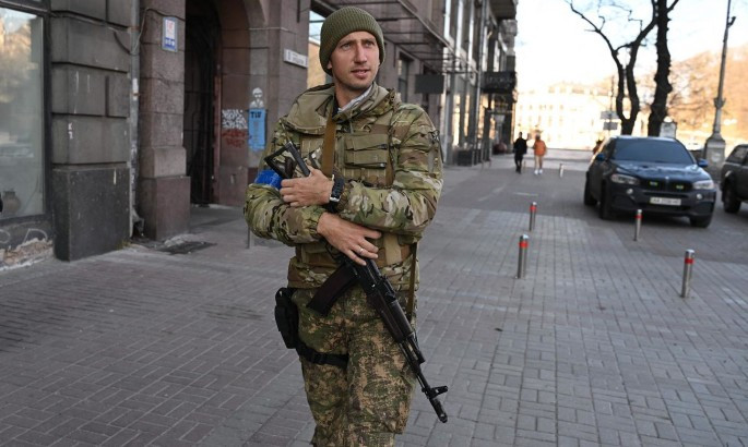 З автоматом у руках і напоготові: Стаховський боронить Київ від рашистської нечисті