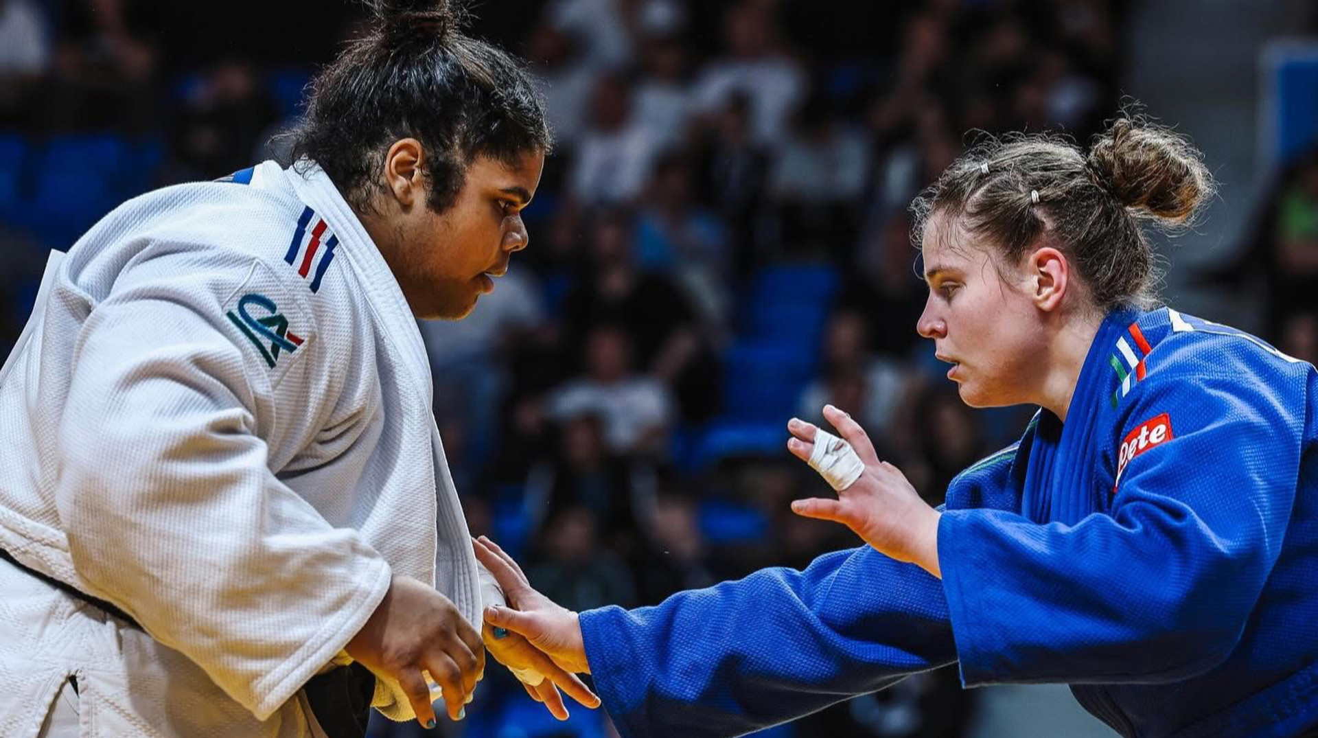 Известную французскую дзюдоистку дисквалифицировали за укус соперницы