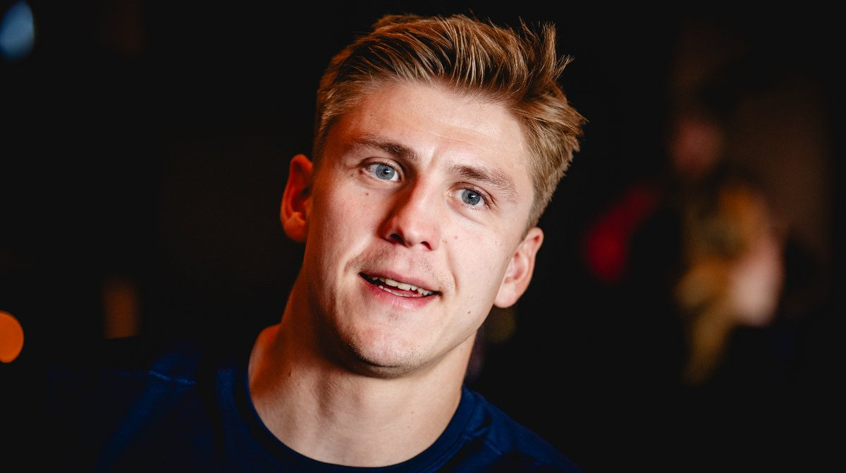 Олімпійський чемпіон з лижних гонок став професійним футболістом