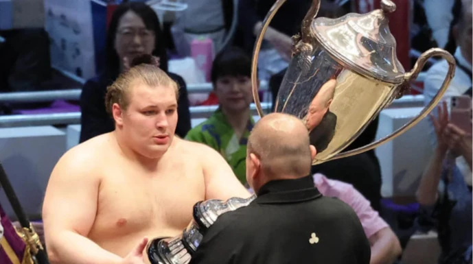 Аонишики прокомментировал победу на турнире Nagoya Basho