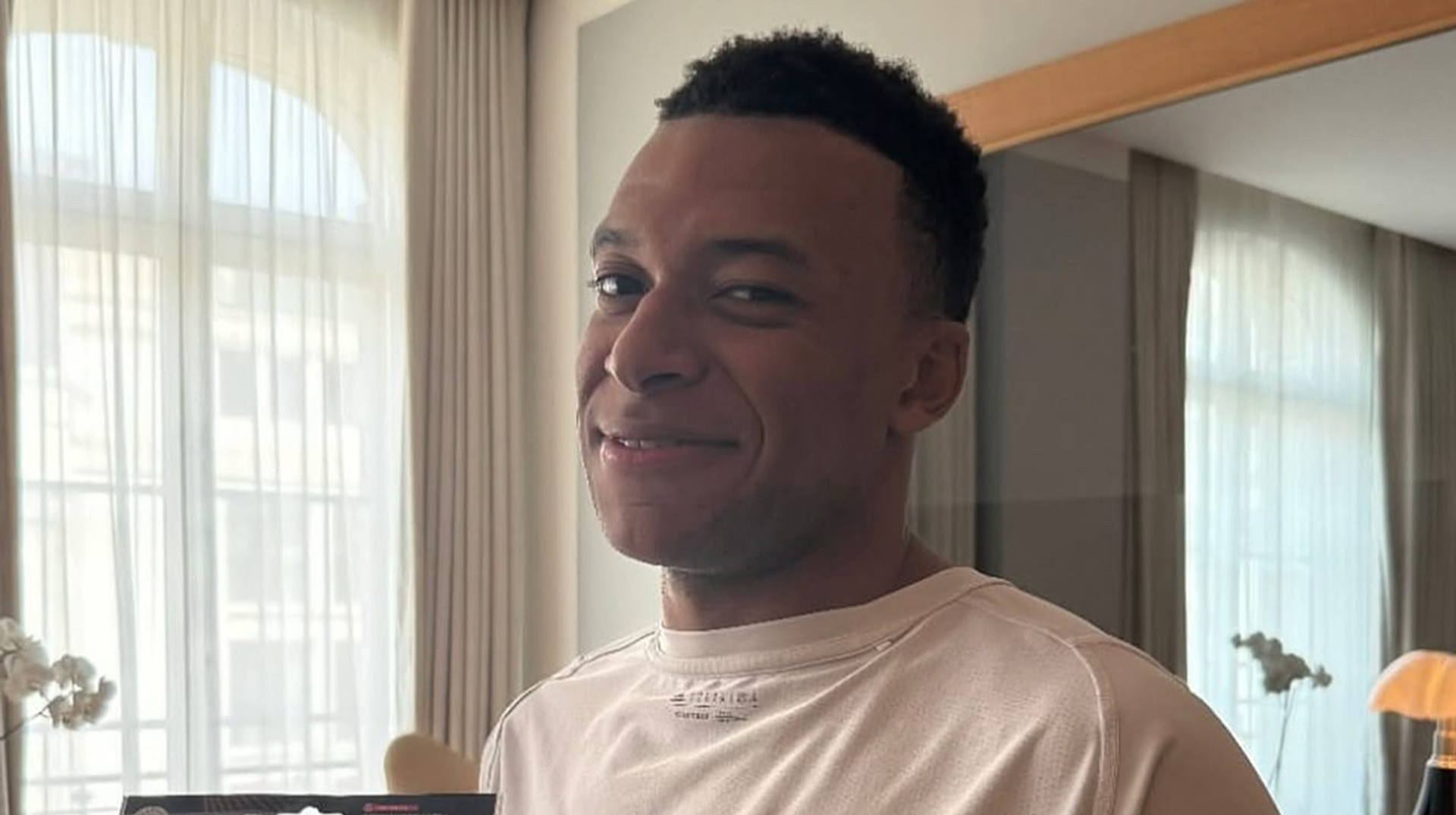 Тролінг від друга: зірці Реала подарували знак водій початківець на Ferrari