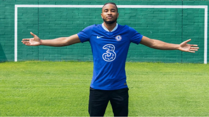 Манчестер Юнайтед начал переговоры по Нкунку