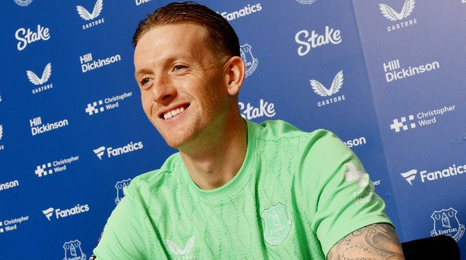 Евертон Миколенка продовжив контракт з голкіпером збірної Англії