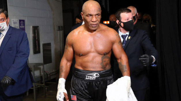 Тайсон назвал фаворита потенциального реванша между Кроуфордом и Канело