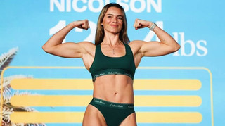 Прийшла у білизні Calvin Klein: одна з найкрасивіших боксерок світу зачарувала на процедурі зважування