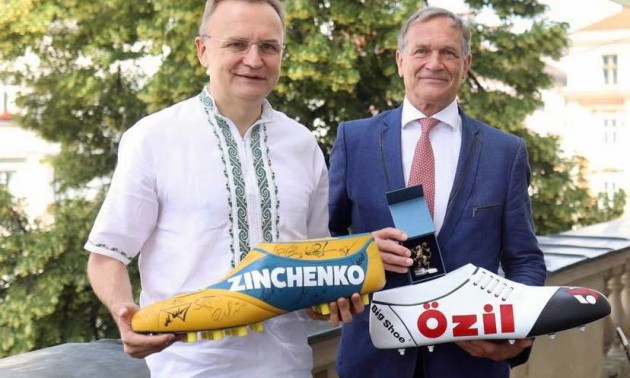 Зінченко оплатив приїзд в Україну  відомо німецького хірурга