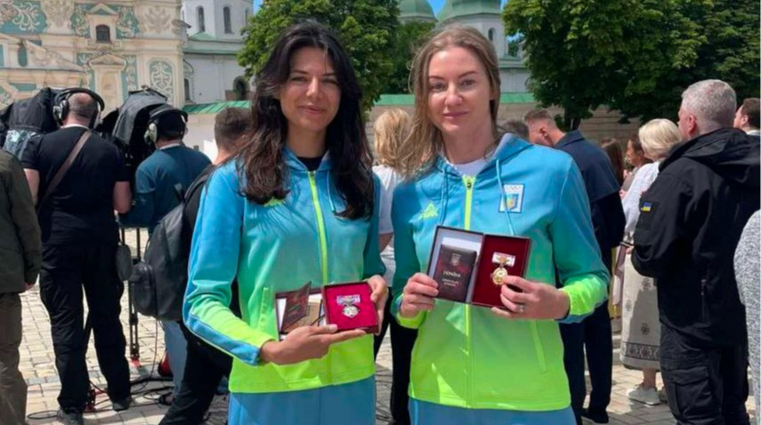 Украинских фехтовальщиц наградили государственными наградами