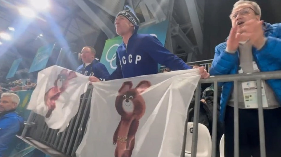Президент ФІДЕ Дворкович засвітився на Олімпіаді-2026 поруч із фанатами у радянській символіці